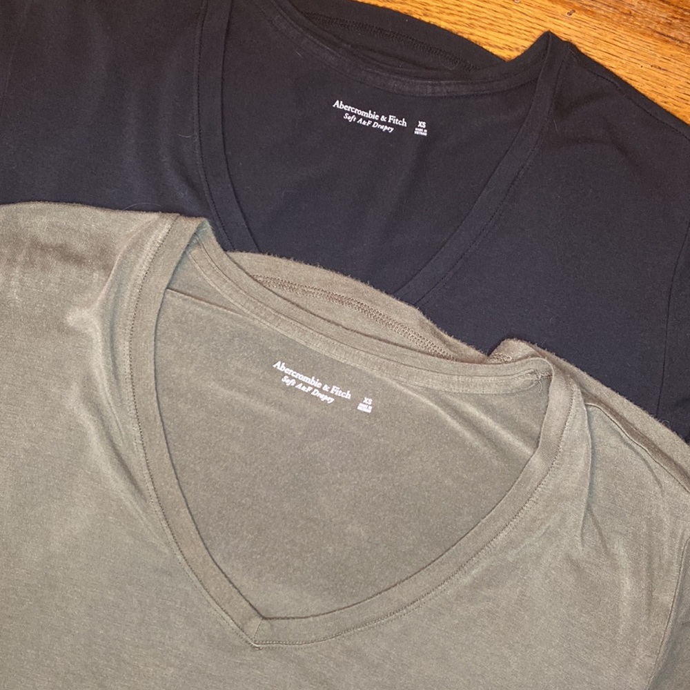V-neck tee - set of 2